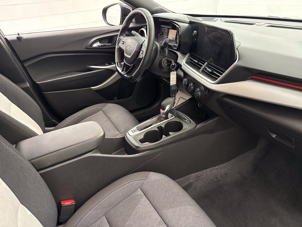 Used 2024 Chevrolet Trax RS w/ Driver Confidence Package FWD image 27