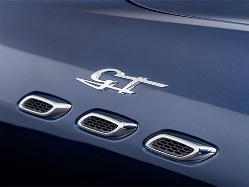 Used 2022 Maserati Levante GT image 27