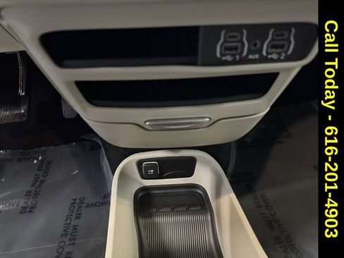 Used 2024 Chrysler Pacifica Touring-L image 16