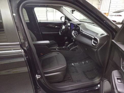 Used 2025 Chevrolet TrailBlazer LT AWD/4WD image 30