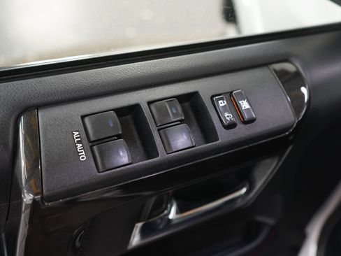 Used 2018 Toyota 4Runner TRD Off-Road Premium AWD/4WD image 19
