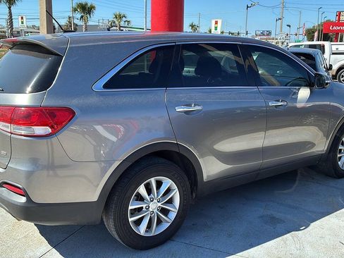 Used 2017 Kia Sorento L FWD image 8