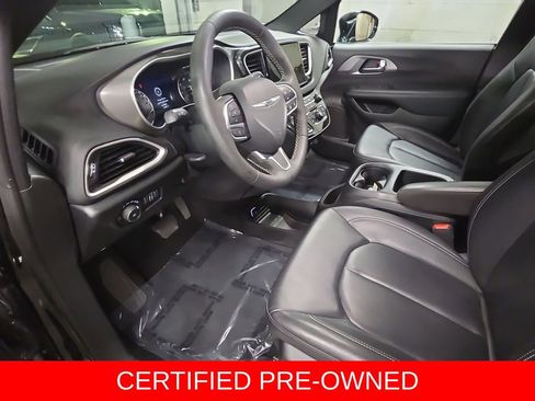 Used 2025 Chrysler Pacifica Select FWD image 17