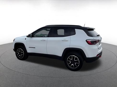 Used 2025 Jeep Compass Trailhawk image 10