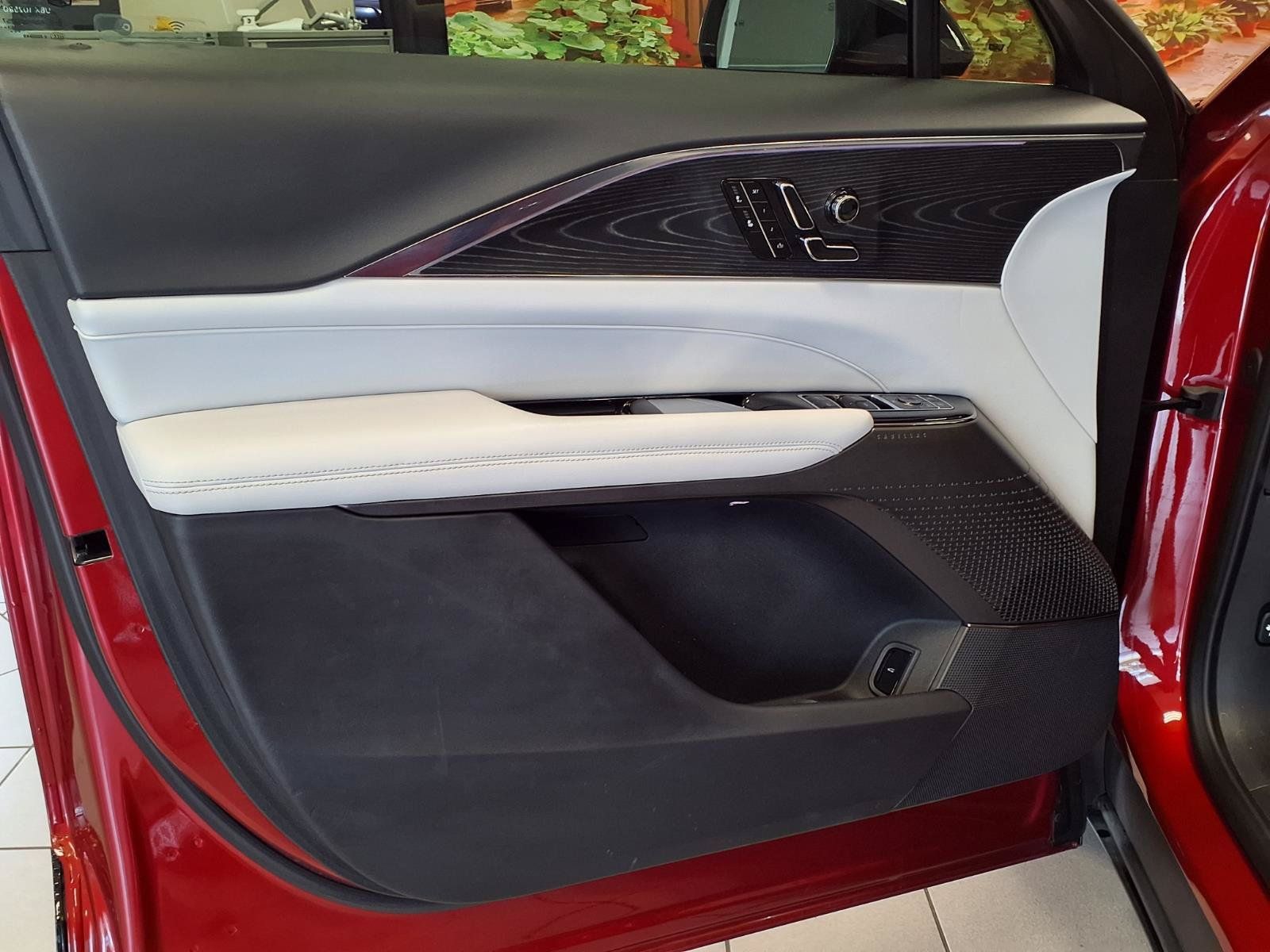 Certified 2024 Cadillac Lyriq Luxury RWD image 27