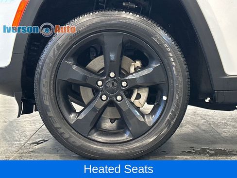 Used 2023 Jeep Grand Cherokee Altitude AWD/4WD image 12