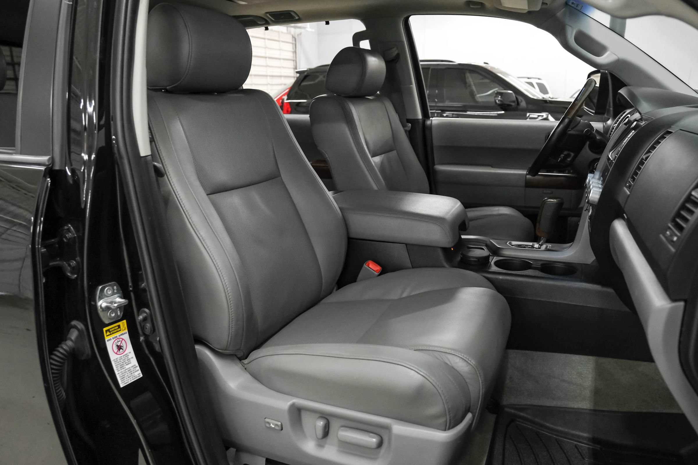 Used 2010 Toyota Sequoia Platinum AWD/4WD image 23