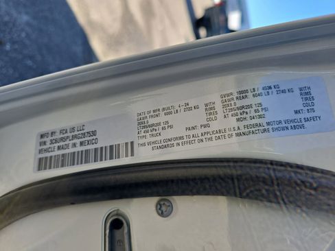 Used 2024 RAM 2500 Limited w/ Safety Group image 37