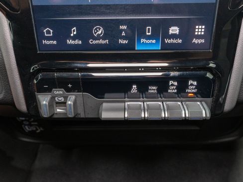 Used 2025 RAM 2500 Big Horn AWD/4WD image 21
