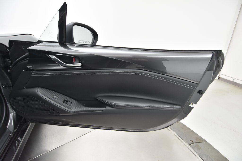 Used 2025 MAZDA MX-5 Miata RF Grand Touring RWD image 39