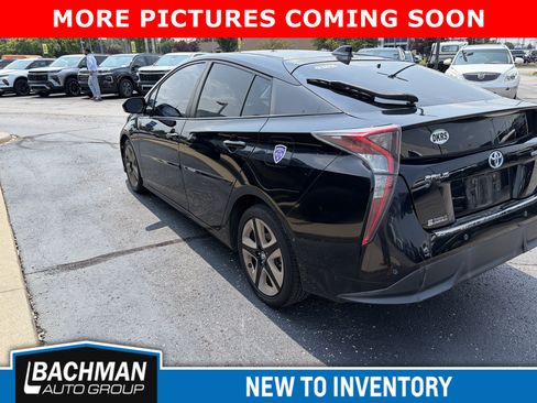 Used 2016 Toyota Prius Four Touring w/ Premium Convenience Package FWD image 4
