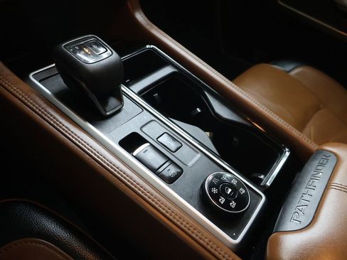 Used 2022 Nissan Pathfinder Platinum image 25