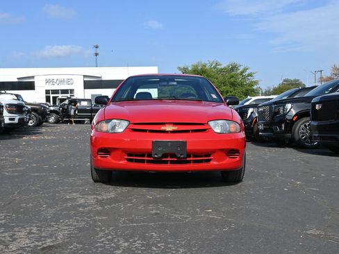 Used 2005 Chevrolet Cavalier Sedan w/ Preferred Equipment Group FWD image 2