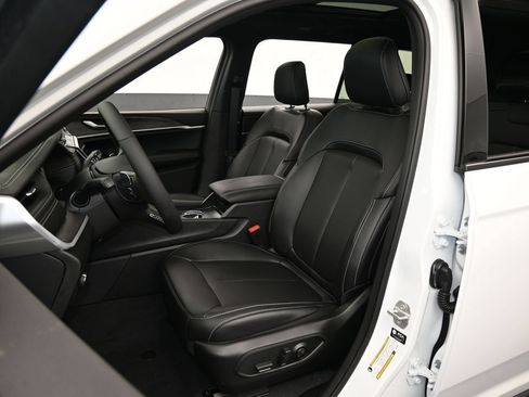 Used 2025 Jeep Grand Cherokee L Limited RWD image 26