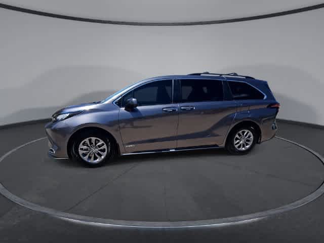 Used 2021 Toyota Sienna XLE FWD image 4