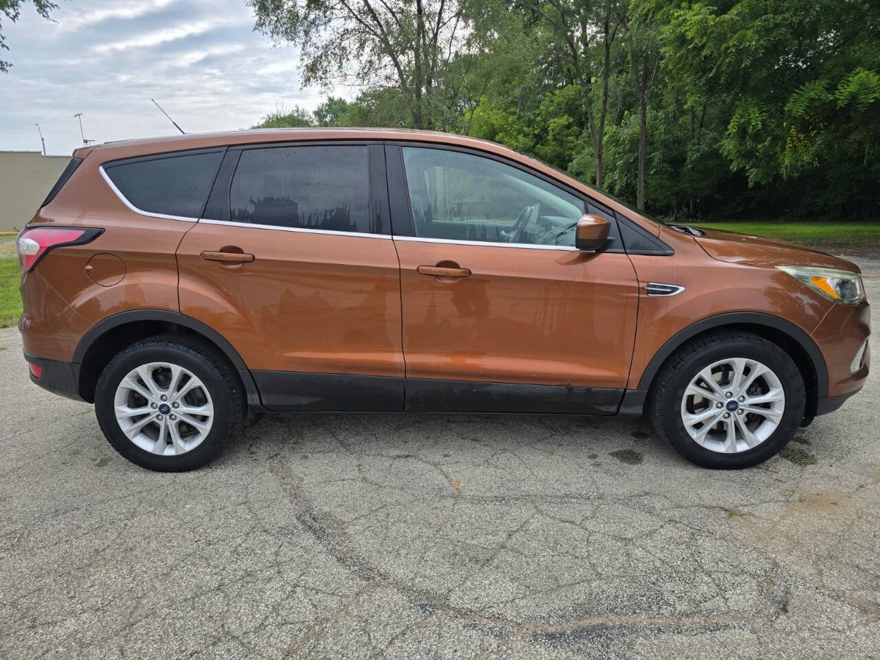 Used 2017 Ford Escape SE FWD image 4
