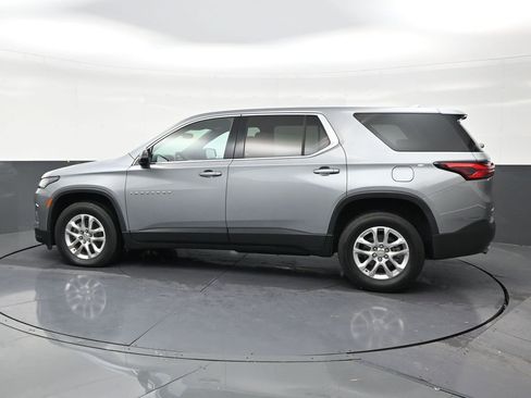 Used 2023 Chevrolet Traverse LS FWD image 2