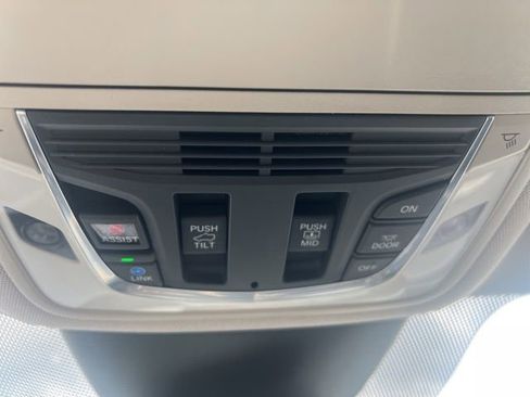 Used 2023 Acura MDX SH-AWD image 20