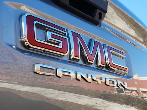 Used 2024 GMC Canyon AT4X image 32