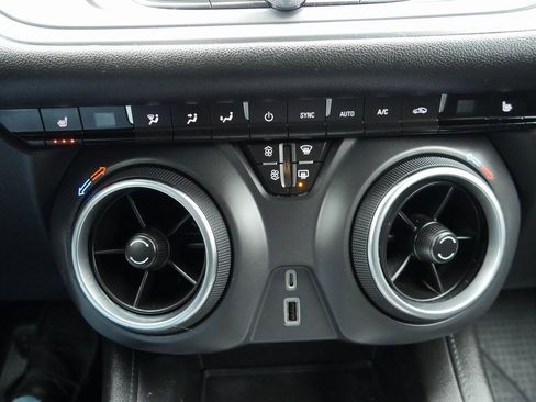 Used 2020 Chevrolet Blazer LT image 17