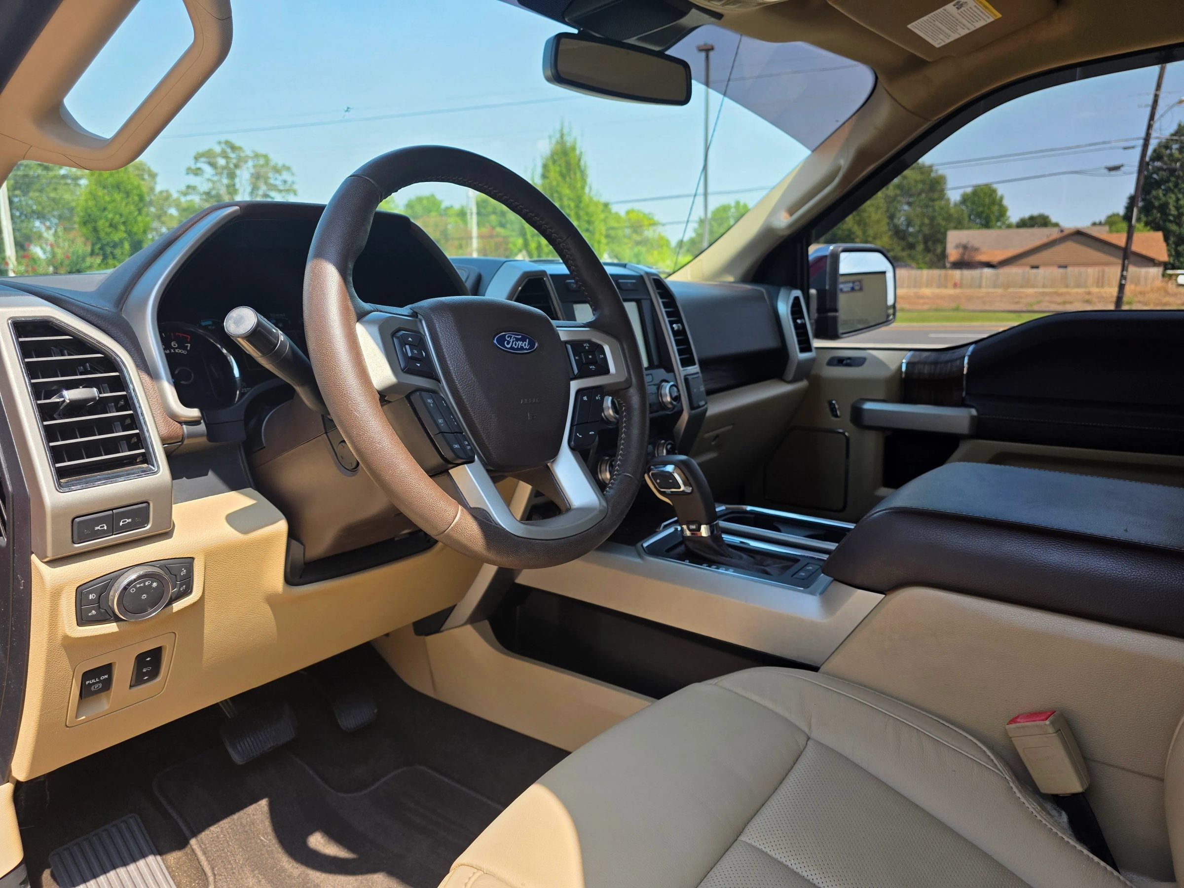 Used 2019 Ford F150 Lariat w/ Equipment Group 502A Luxury AWD/4WD image 13