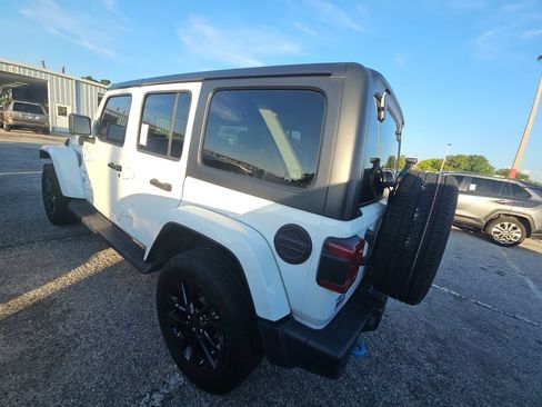 Used 2023 Jeep Wrangler Unlimited Sahara w/ Cold Weather Group AWD/4WD image 4