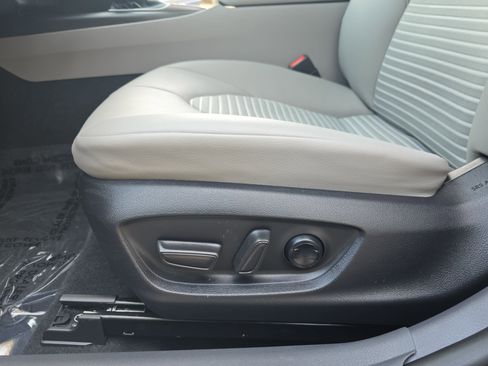 Used 2024 Toyota Camry SE image 28