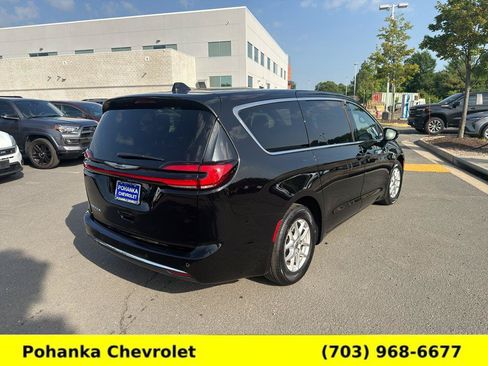 Used 2025 Chrysler Pacifica Select FWD image 7