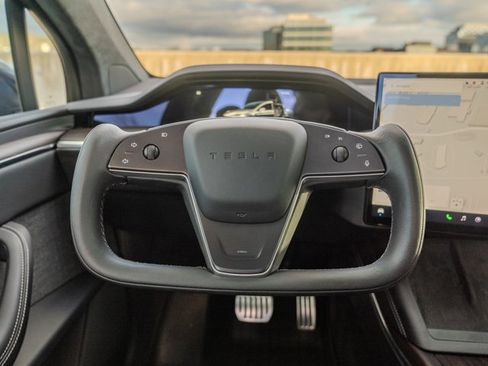 Used 2024 Tesla Model X image 29