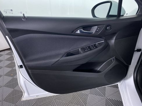 Used 2017 Chevrolet Cruze LS FWD image 10
