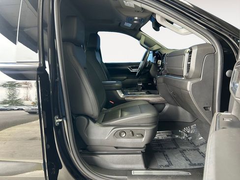 Used 2022 Chevrolet Silverado 1500 LTZ w/ LTZ Convenience Package II AWD/4WD image 11
