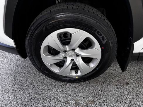 Certified 2024 Toyota RAV4 LE AWD/4WD image 15