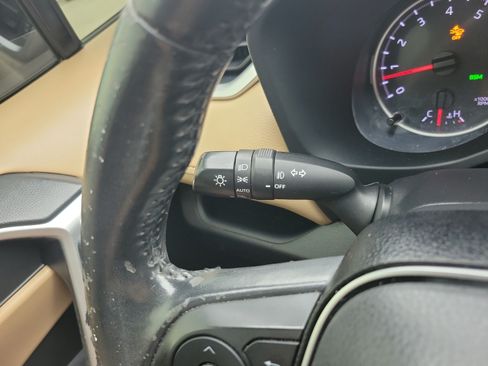 Used 2019 Toyota RAV4 XLE Premium FWD image 24