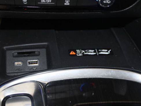 Used 2024 Buick Enclave Essence w/ Technology Package image 31