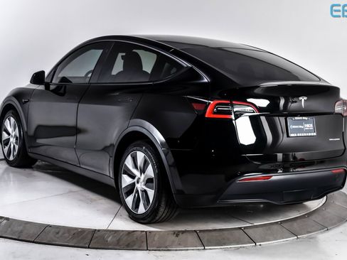 Used 2021 Tesla Model Y Long Range image 4