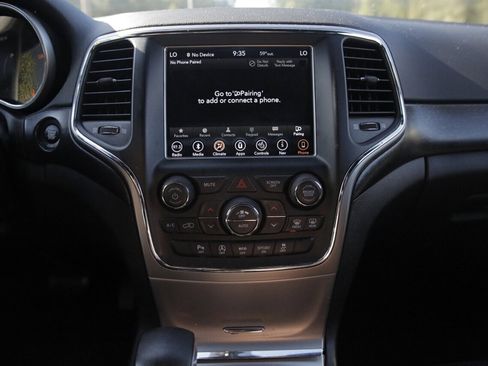 Used 2018 Jeep Grand Cherokee Altitude image 34