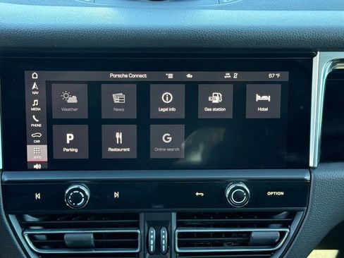 Used 2022 Porsche Macan w/ Premium Package Plus image 27