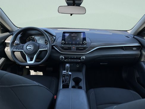 Used 2025 Nissan Altima 2.5 SV FWD image 15