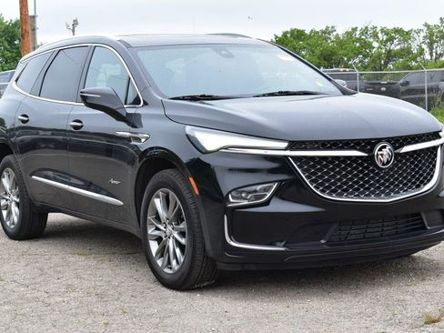 Used 2023 Buick Enclave Avenir w/ Avenir Technology Package AWD/4WD image 3