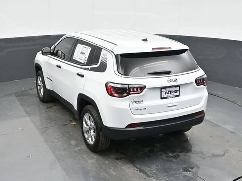 Used 2025 Jeep Compass Sport w/ Mopar Graphics Package image 28