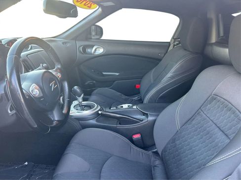 Used 2010 Nissan 370Z Roadster image 9