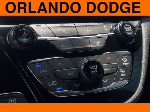 New 2026 Chrysler Pacifica Select image 17