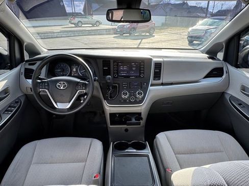 Used 2020 Toyota Sienna LE image 18