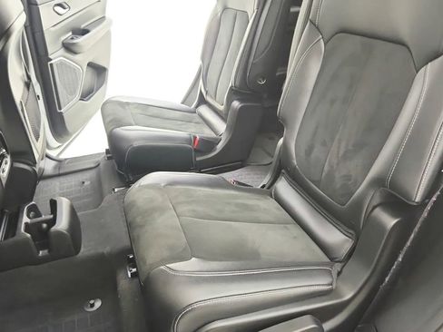 Used 2021 Jeep Grand Cherokee L Laredo image 27