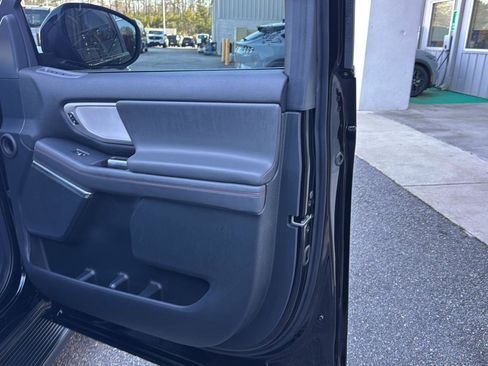 Certified 2025 Ford Expedition Active image 12