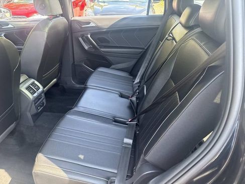 Used 2022 Volkswagen Tiguan SE R-Line image 17
