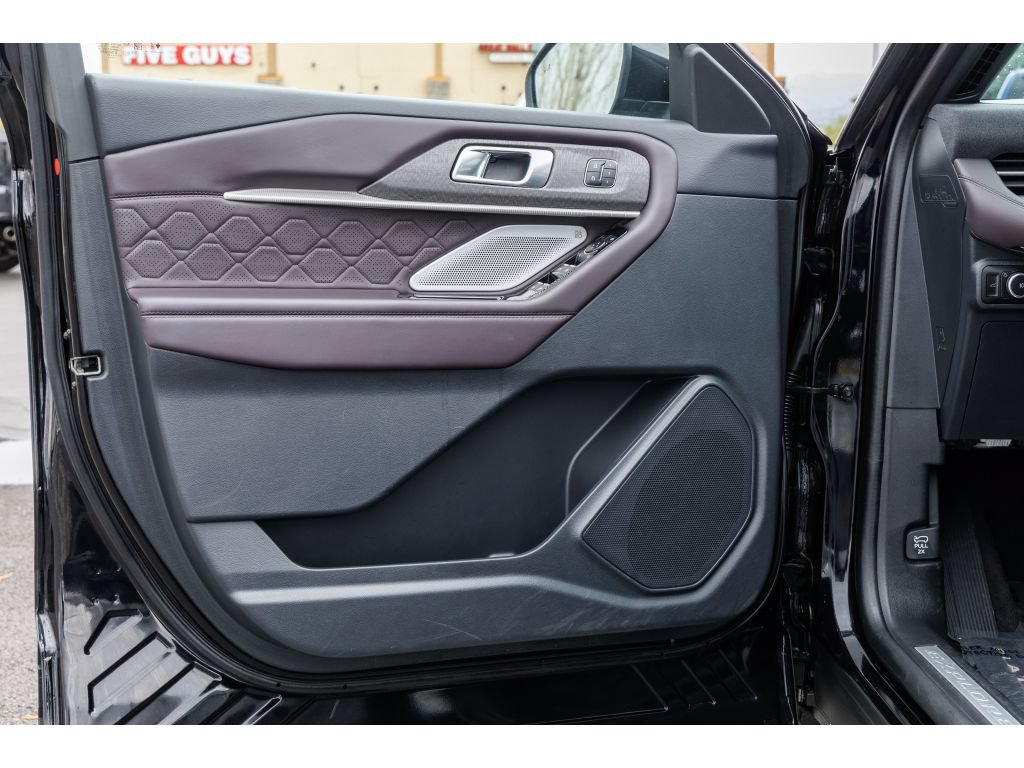 Used 2025 Ford Explorer Platinum w/ LUX Leather Package AWD/4WD image 18