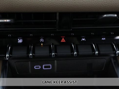 Used 2023 GMC Canyon Denali image 7