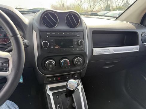 Used 2017 Jeep Compass Latitude image 24