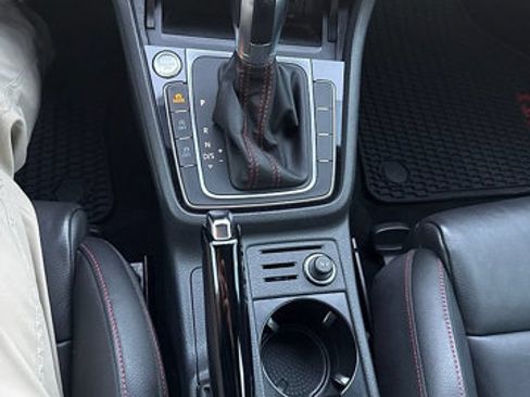 Used 2019 Volkswagen GTI SE FWD image 18